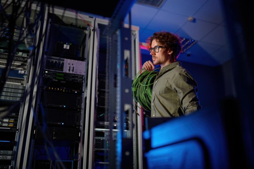 Jak zabezpieczyć się przed ryzykiem zawodowym w branży IT? Ochrona dla programistów