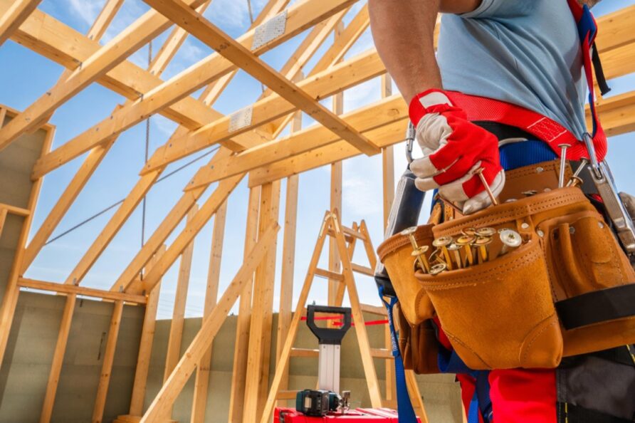 Budować bez ryzyka: Ubezpieczenia w branży budowlanej 2025 – jakie wyzwania nas czekają?