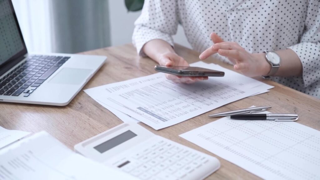 W dobie cyfryzacji procesy księgowe przechodzą dynamiczną transformację, która wymaga od biur rachunkowych nie tylko aktualizacji wiedzy, ale także adaptacji systemów i procedur