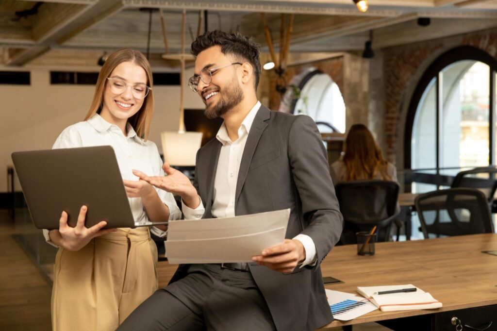 HP ZBook 8 G1i 16 to flagowy model serii, który skupia się na maksymalizacji wydajności dla najbardziej wymagających użytkowników profesjonalnych